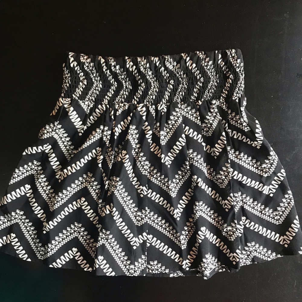 🔹3 for $10🔹 Black & Cream Circle/Skater Skirt